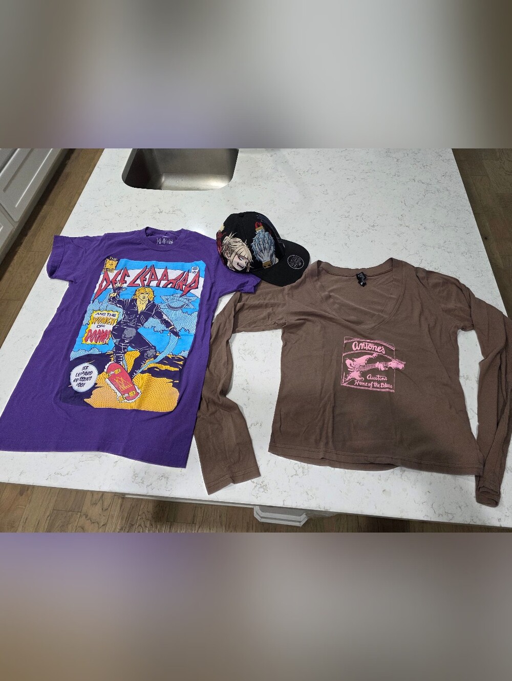 Bundle of 3 Def Leppard & Antone’s Graphic Shirts + My Hero Academia Hat Size M